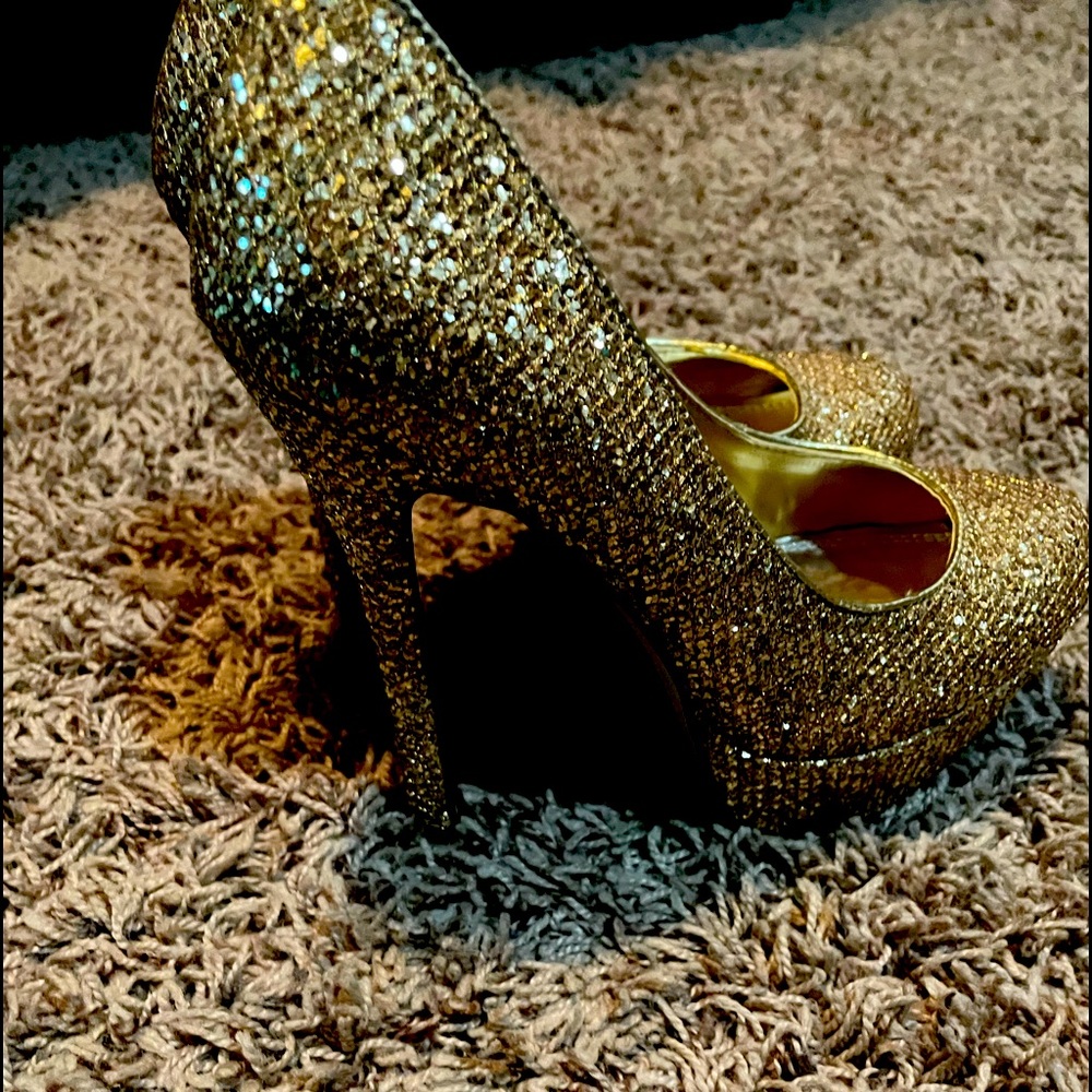 Bakers gold sparkly heels - Picture 1 of 2